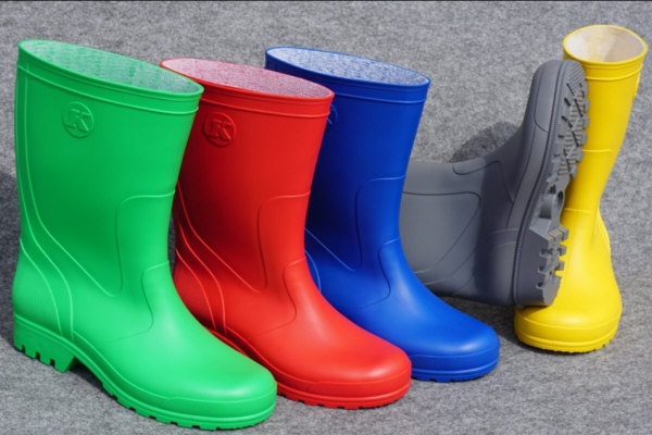 Fabricant de bottes en caoutchouc, bottes en caoutchouc isolées, chaussures de travail domestiques, Pologne - diapositive 01